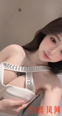 身材炸裂大奶嫩妹