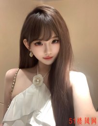 四川省宜宾市年轻无毛妹子私处很紧致