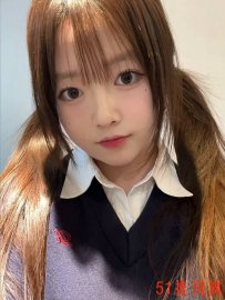 双马尾学生妹够有劲
